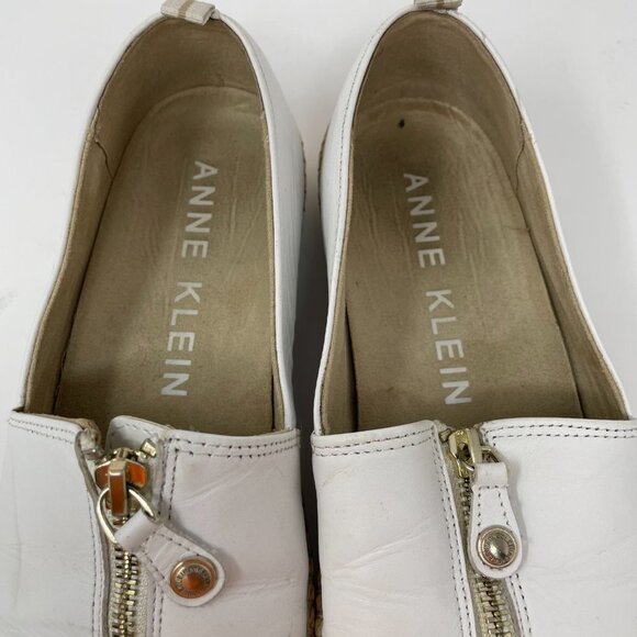 Anne Klein Womens ZIPDOWN Leather Loafer Size 8 White Metallic Gold Slip On - Picture 2 of 9